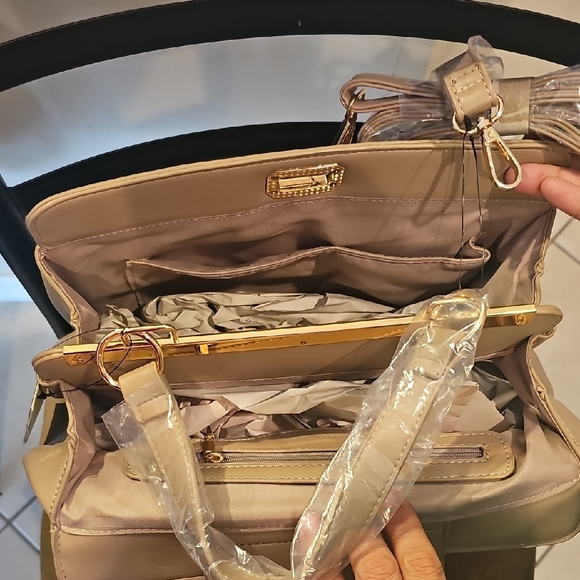 Badgley Mischka Cream Quilted Shoulder Bag - Picture 4 of 4